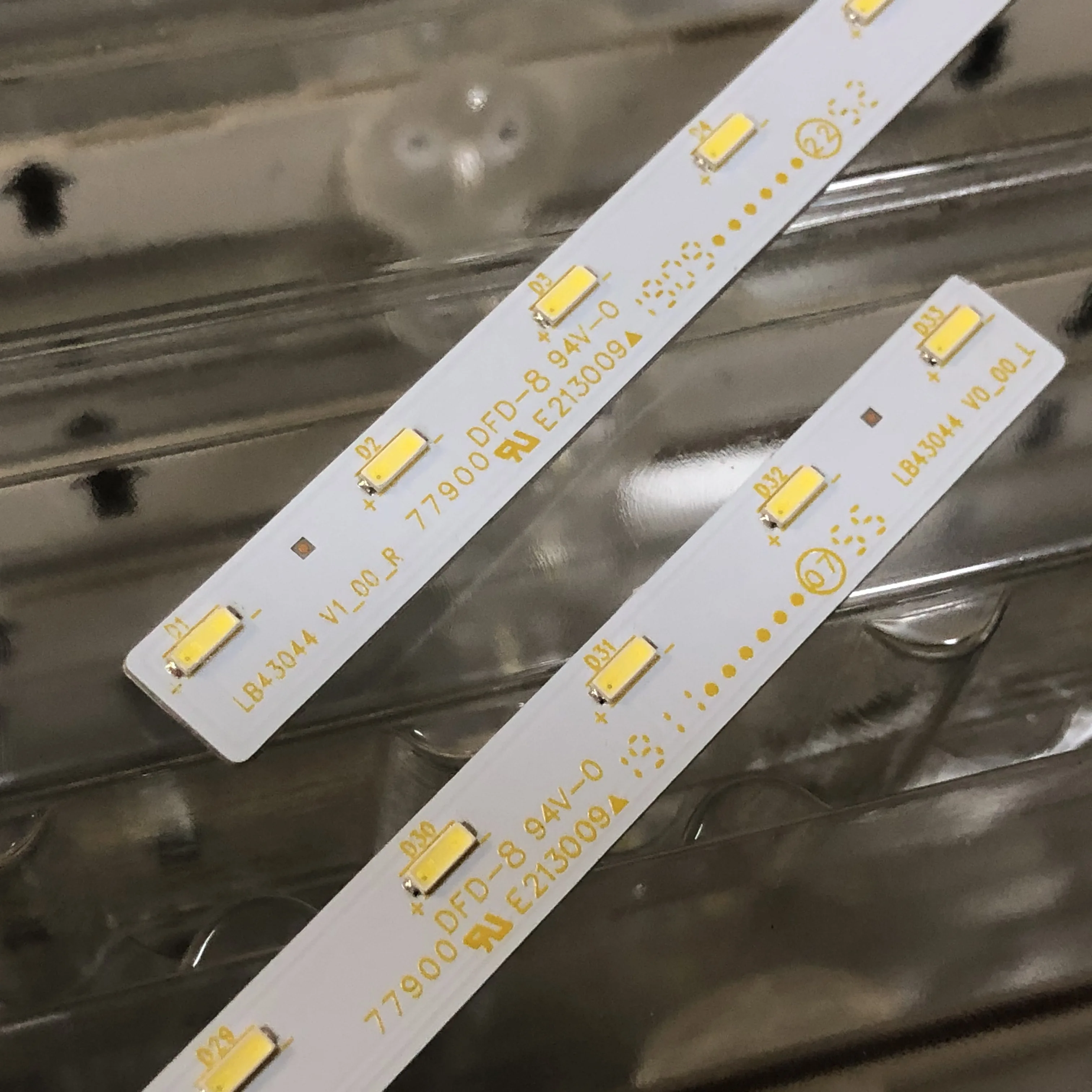 KDL-43WF805 KDL-43W800F T430HVF03.2 74.43T08.004-00 TA4309C LB43044용 LED 백라이트 스트립