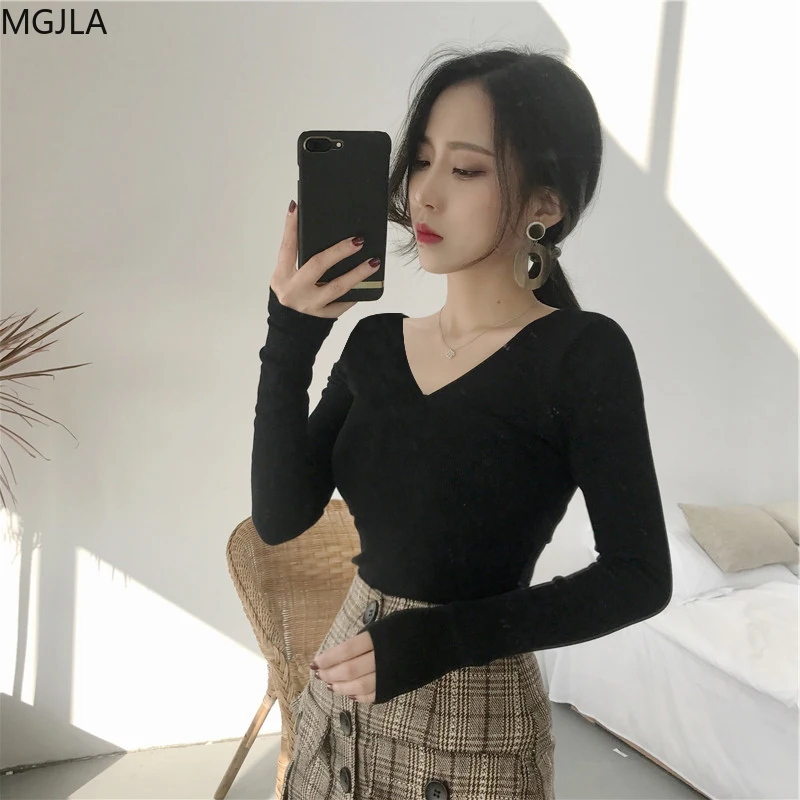 

Autumn and Winter New Black Long-sleeved T Shirt V Collar Back Bottom Shirt Tight Body-fitting Solid Chicken Colla Women Clothes
