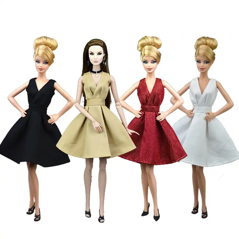dress up dolls with clothes