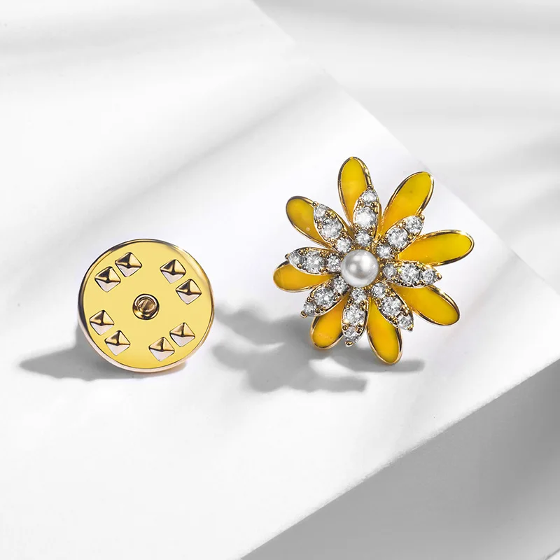 

Red Apple New Style Korean-style Simple Delicacy Flower Oil Drop Brooch Rotatable Top Grade Suit Brooch 850423
