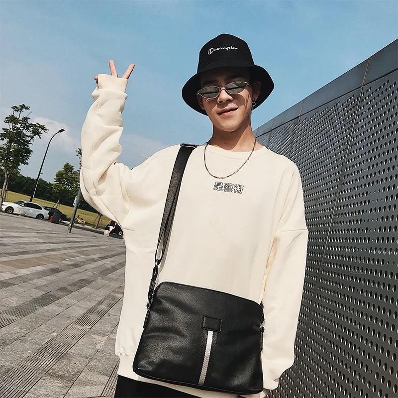 

Business leisure Korean version of the new fashion trend men's messenger bag casual Joker shoulder bag