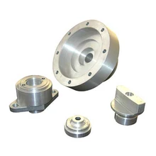Fabrication de support de pompe en aluminium de prototypage CNC
