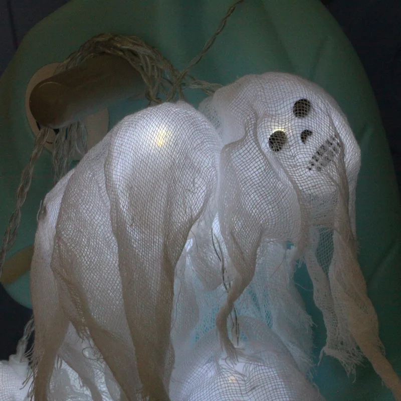 Светодиодный Белый текстиль череп гирлянда света Хэллоуин ужас декорация дом с привидениями фонарь на батарее коробка Светодиодная лента