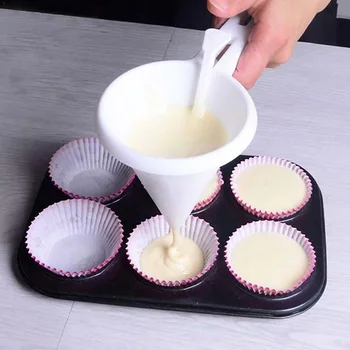 

1Pc Kitchen DIY Convenient Chocolate Candy Icing Funnel Mold White Foodgrade Plastic Pancake Cream Batter Dispenser Cake Tool