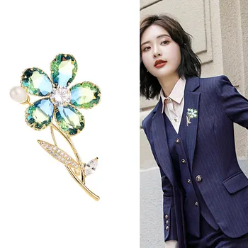 

Small Copper Flower Brooches For Women Sumer Style Collar Pin Cute Tinny Brooch High Quality Accessories Jewelry