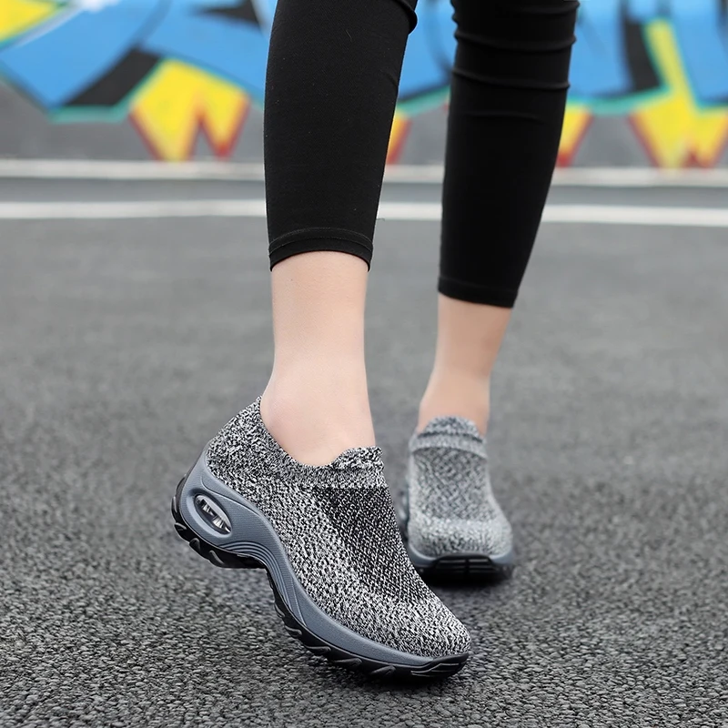 Женские теннисные кроссовки Tenis mujer черные и красные спортивные на толстой