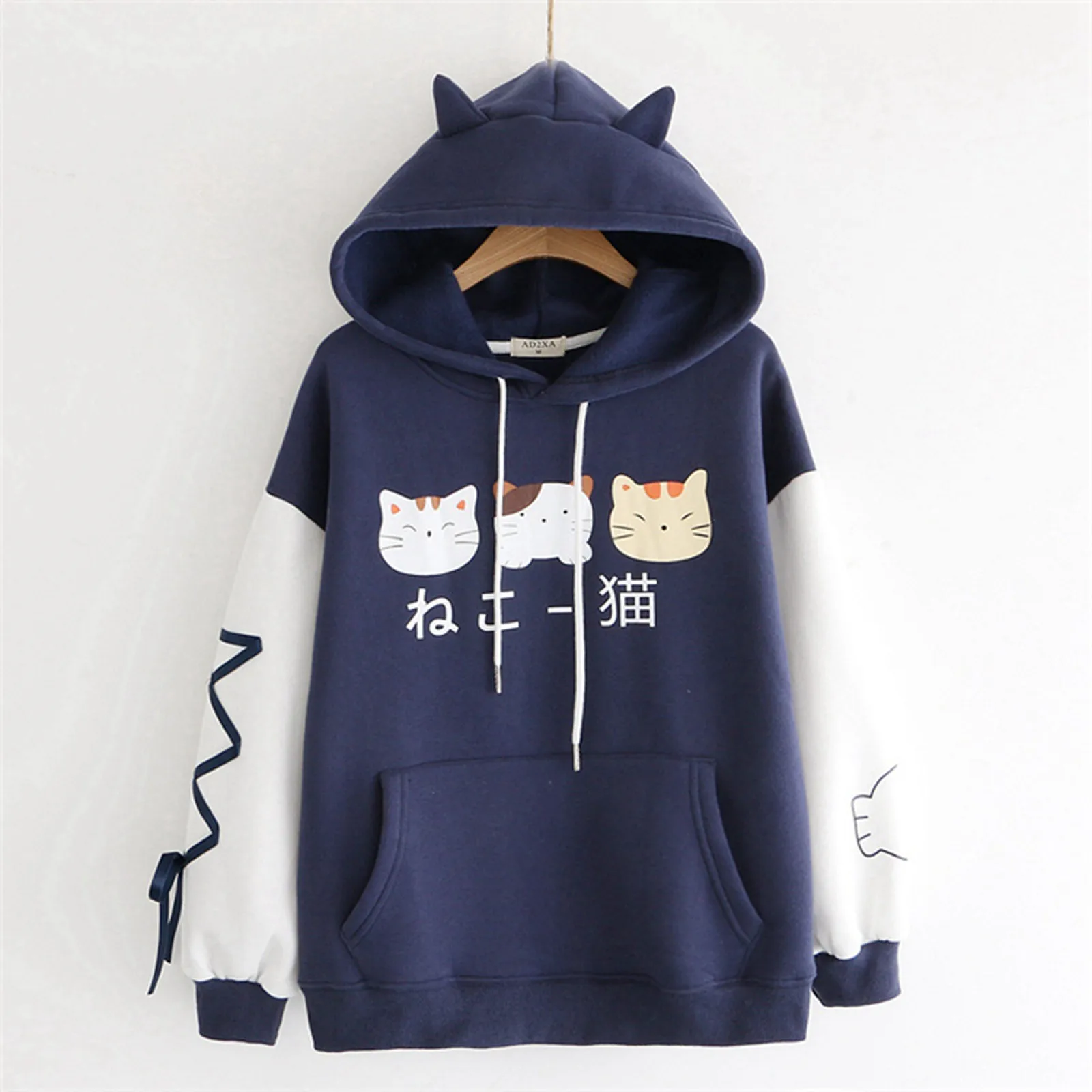 Um lindo gato bebê hiper-realista de kawaii vestindo roupas de hip hop  fundo da cidade