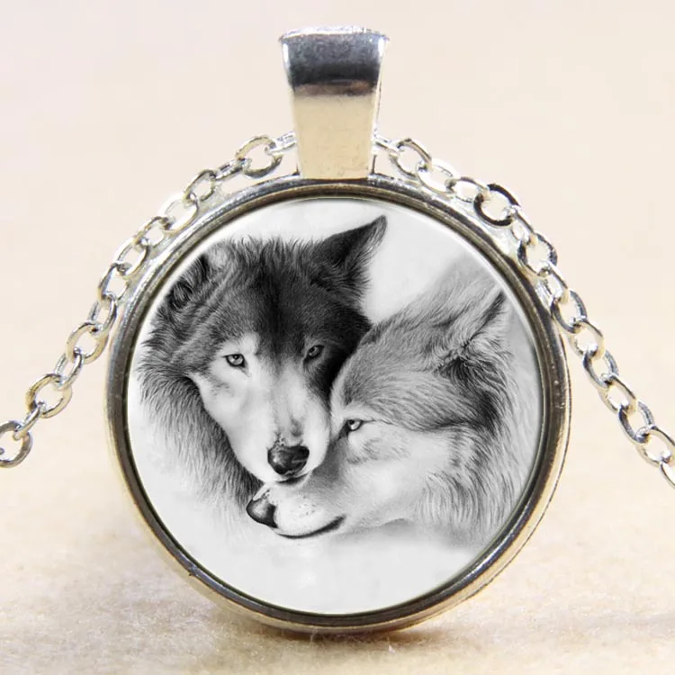 

Europe And America Popular Black And White Double Wolf Time Stone Pendant Necklace New Style Necklace Hot Sales B646