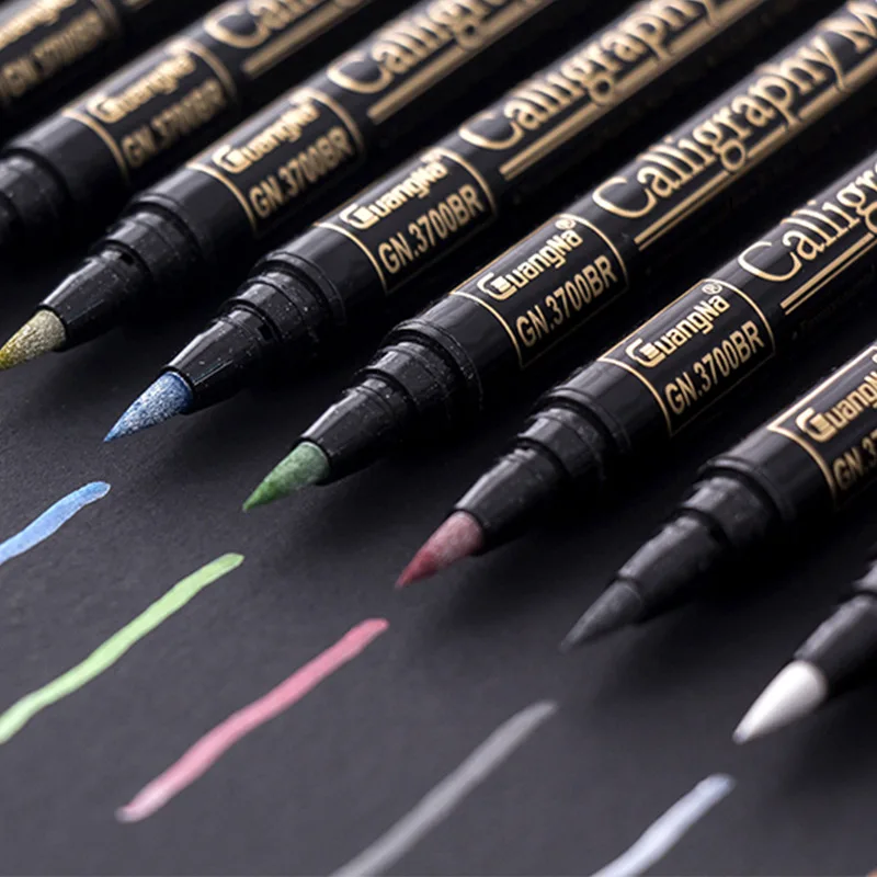 

Wide Color Graffiti Pen 3700 Soft Head 12 Color DIY Album Black Card Pen Metal Color Marking Pen