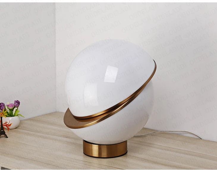 Contemporary Round Ball Lamp