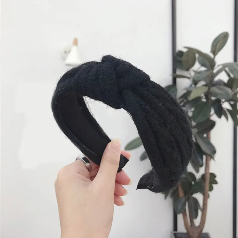 Черный women Winter Kintted Bandana Female Handmade Hairband Girls Fashion Solid Turban Center Knot head band Hair Accessories - Цвет: Черный