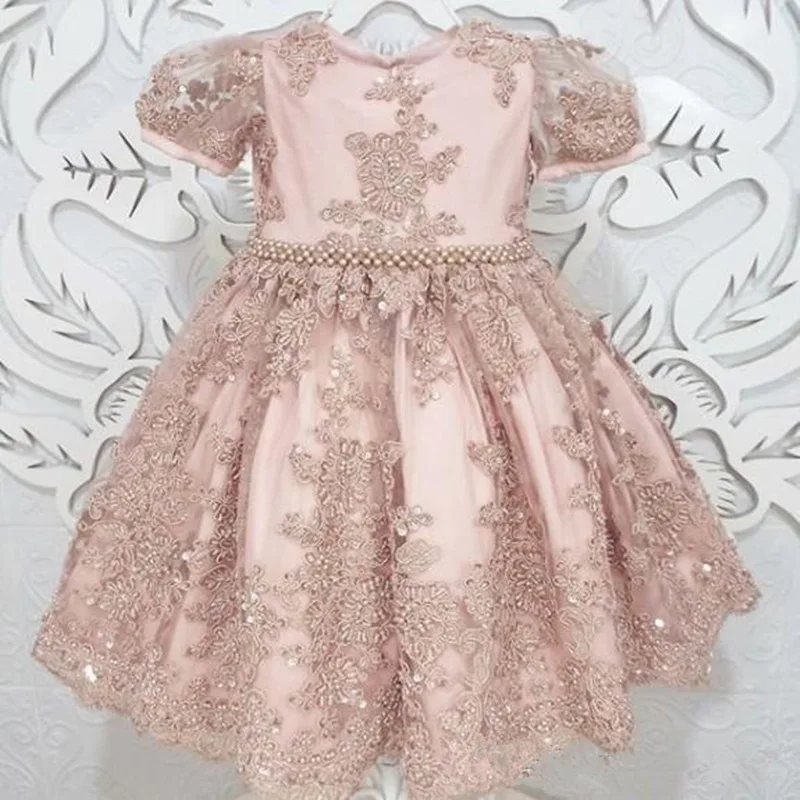 Милые розовые кружевные платья с аппликацией в виде цветка для девочек вечерние пояс с жемчугом и бантом, рукава-крылышки, платья для первого причастия