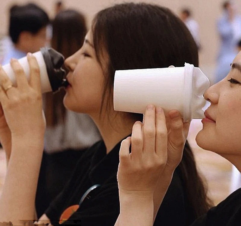 2BB29D7B00000578-3212963-A_new_design_called_The_Coffee_Lid_Take_Kiss_Out_kissing_lips_de-a-43_1440682725582