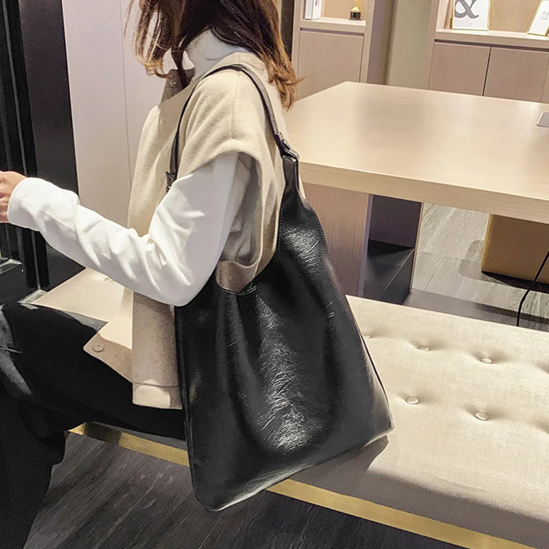 

Spring big bag women 2020 new Korean fashion wild large-capacity shoulder slung high-quality texture tote bag
