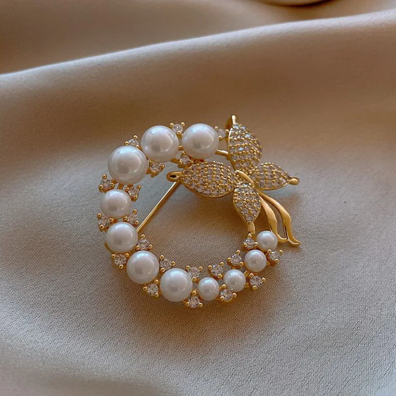 Rinhoo Baroque Imitation Pearl Rhinestone Wreath Butterfly Brooch Women Trend Elegant Circle Leaf Brooch Pins Party Wedding Gift