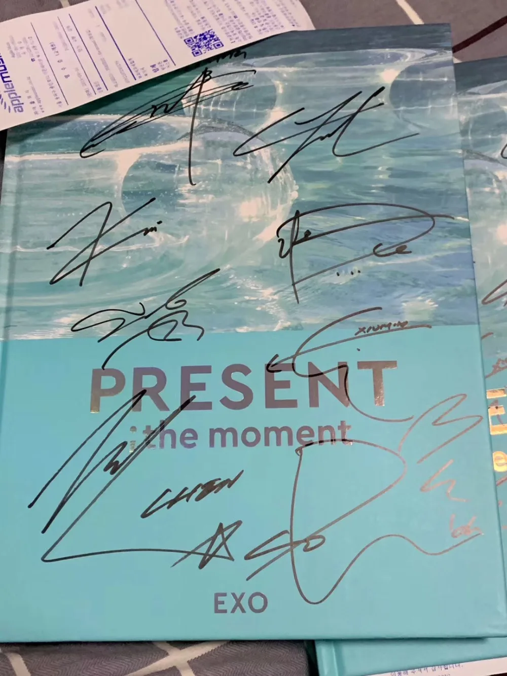EXO 亲笔签名 夏威夷写真 续集 204P  PRESENT THE MOMENT 签TO 1