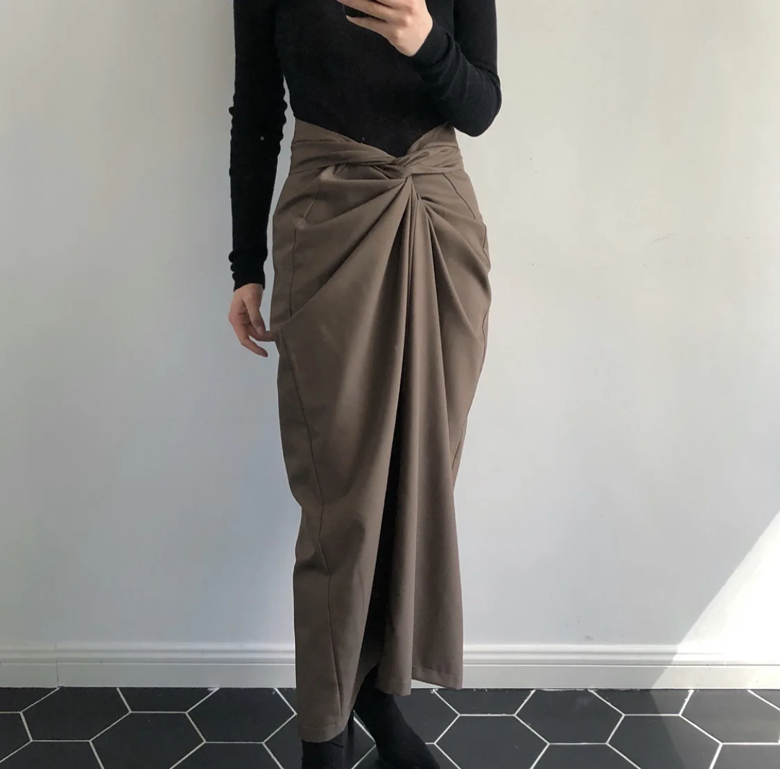 DEAT Autumn New Fashion Trend Clothing Elegant Covered Hips Strap Long Length High Waist Hip Skirt Pleated WI16