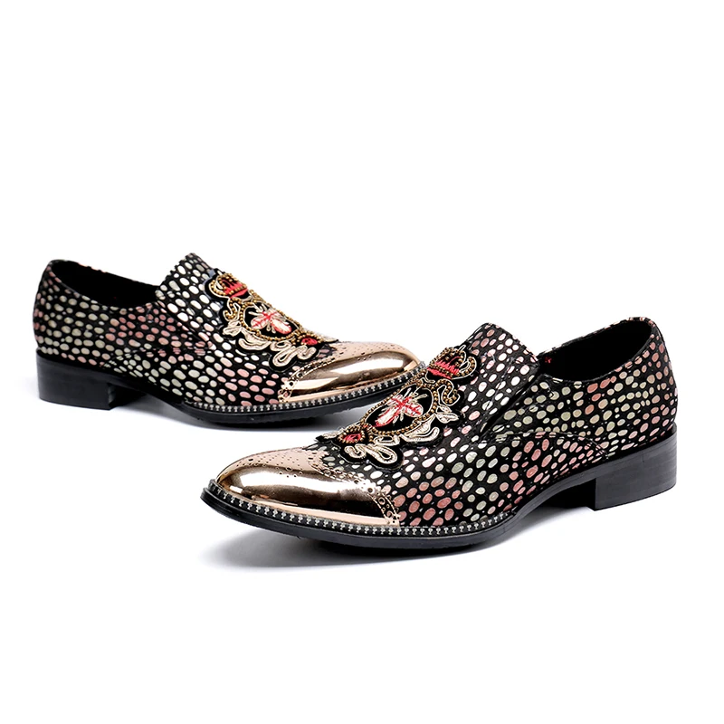 

Slip-on Polka Dot Oxfords Wedding Shoes new Spring business dress Shoes Fashion Genuine leather Office Shoes Carved Mens shoes