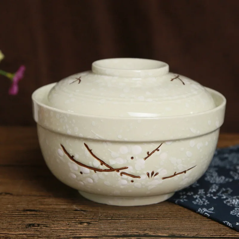 tampa de louça de cerâmica pintada mão japonesa unidades tigela de macarrão instantânea doméstica tigela de sopa isolada com tampa