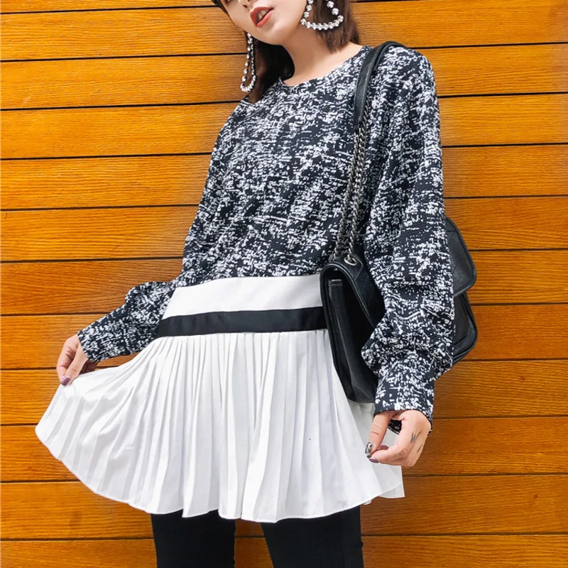 LANMREM Round Neck Long-sleeved Sweater Stitching Pleated Loose Woman Sweater Casual Simple Fashion Autumn New TV568