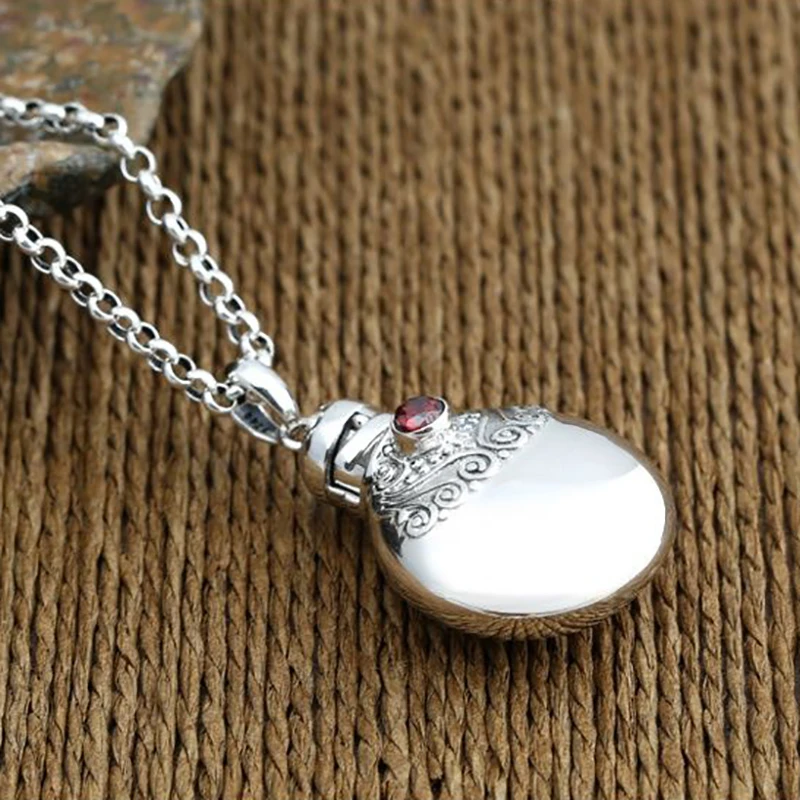 Silver Old Antique Pendant Perfume Bottle Small Pot Pendant Retro Hollow Gawu Box Ladies Jewelry