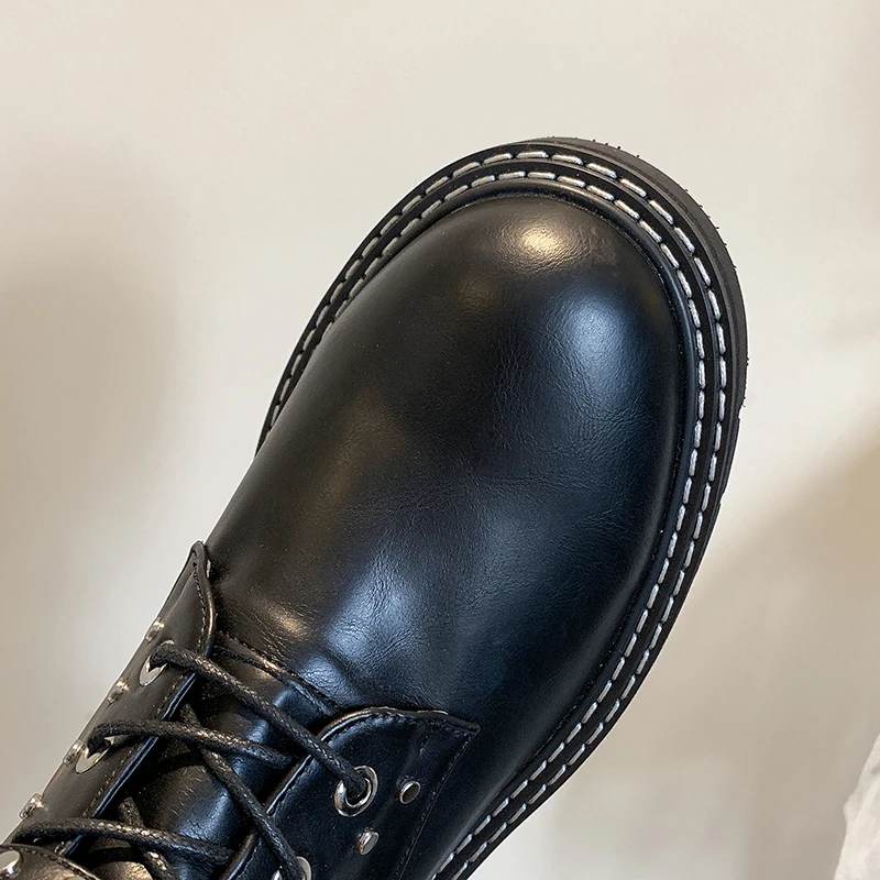 Г. Новые ботинки в готическом стиле в стиле панк женские ботильоны на шнуровке с заклепками и пряжкой женские осенние кожаные ботинки на плоской платформе черного цвета botas mujer