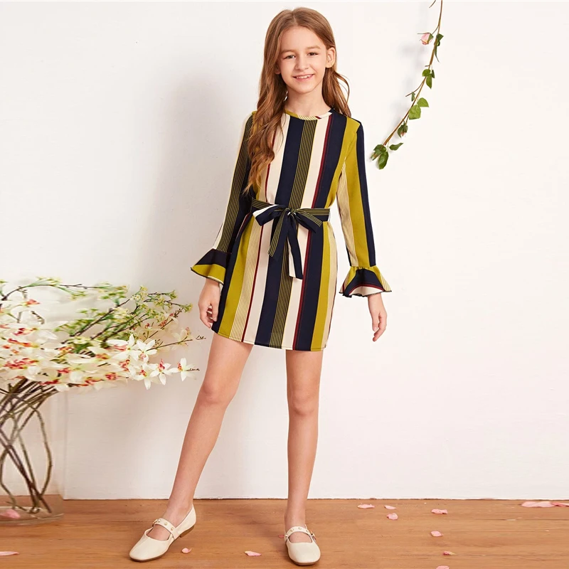 SHEIN/детское Полосатое Платье-туника в стиле кэжуал с поясом для девочек, детские весенние разноцветные прямые платья с рукавами-воланами и пуговицами на спине