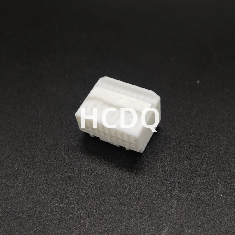The original 90980-11913 18PIN Female automobile connector plug shell and connector are supplied from stock