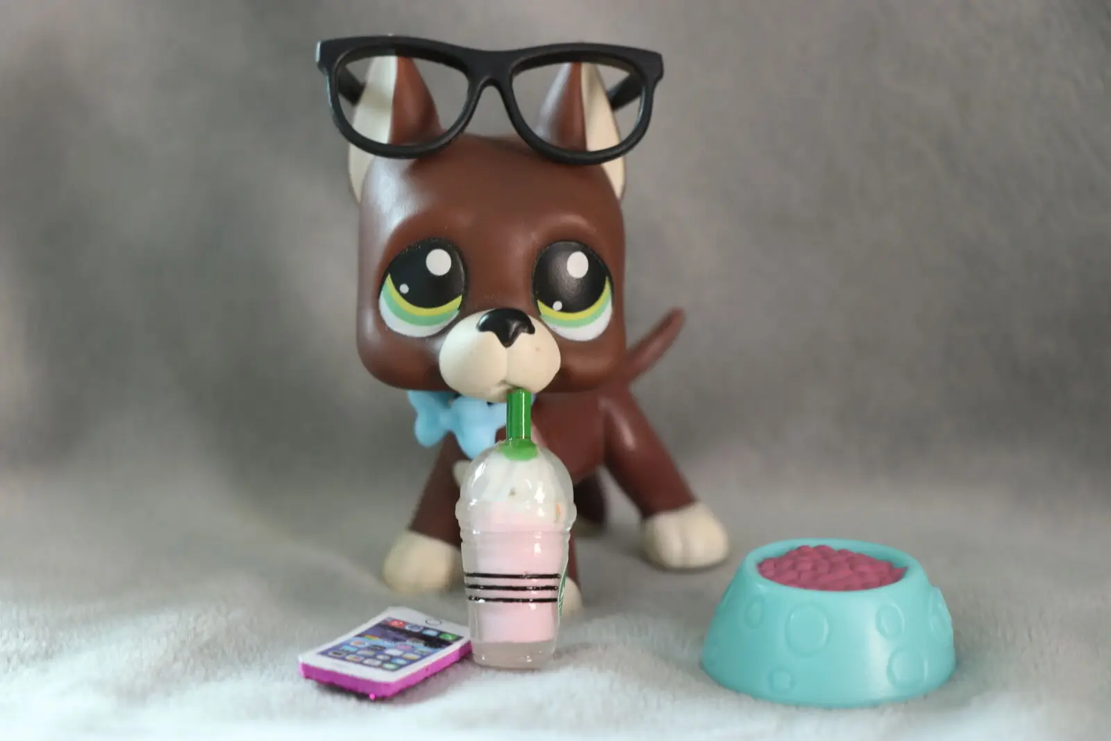 Pet Shop коричневый Great Dane Puggy Green Eyes #1519 с 5 аксессуарами | Игрушки и хобби