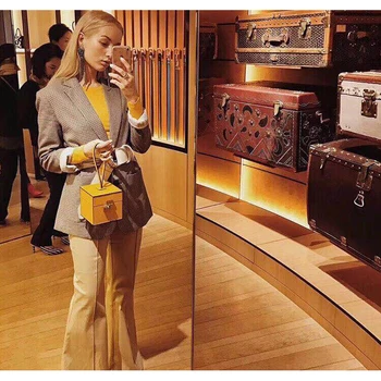 

2020 new fashion makeup bag retro all-in-one small square bag banquet mini niche instagram portable case bag