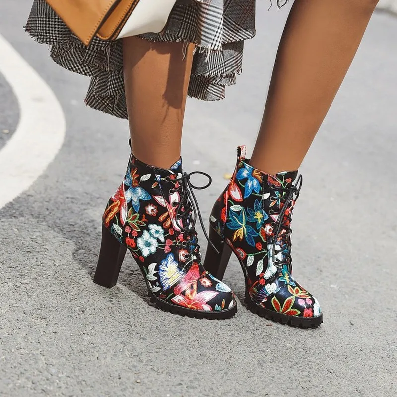 

US4-11 Womens Pointed Toe Floral Printed Ankle Boots Block High Heel Lace Up Warm Winter Shoes Black White Plus Size A1625