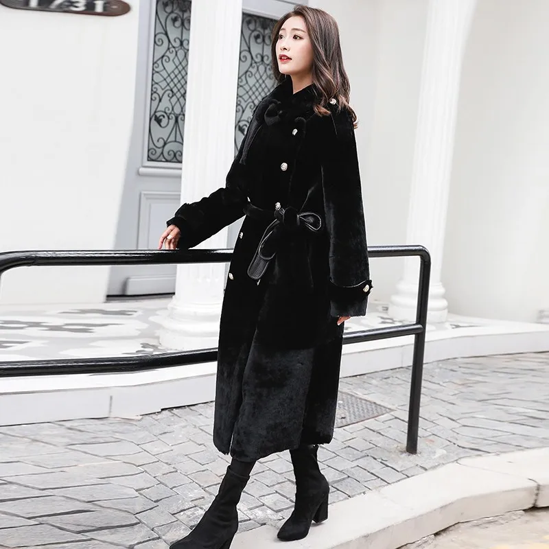 Рисунок 5 - Женское зимнее длинное пальто из натуральной овчины