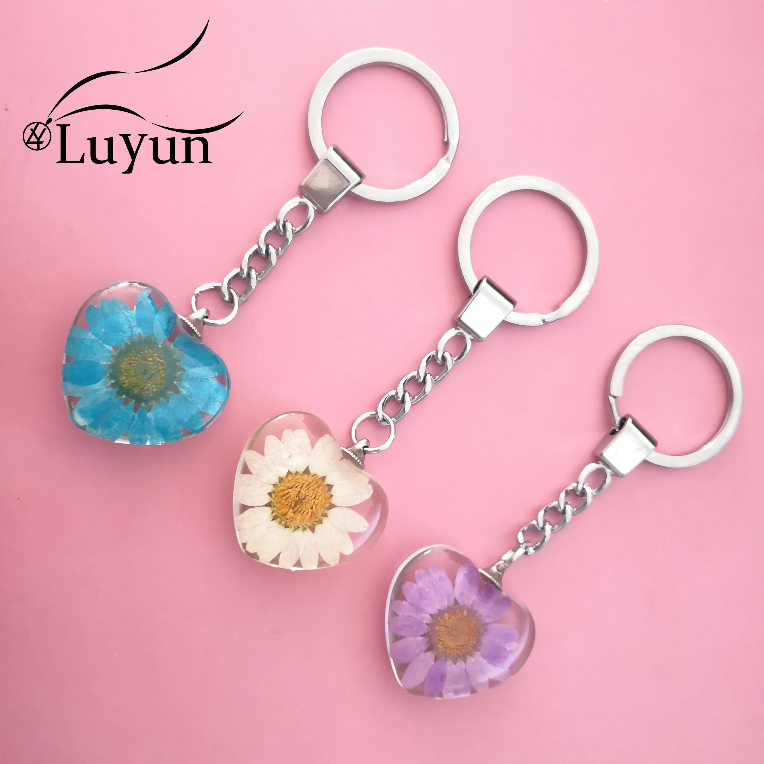 Luyun Crystal Glass Keychain Heart-shaped Chrysanthemum 12 Color Choices Send Lovers To Parents Friends |