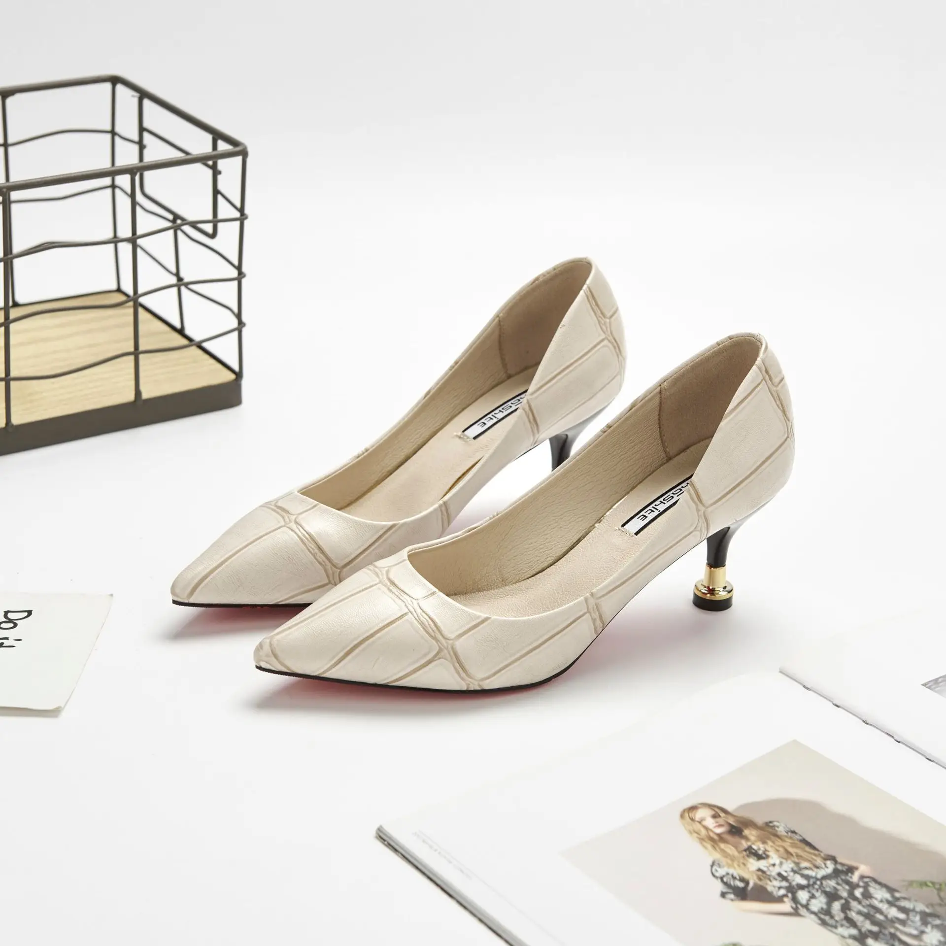 

2019 Spring New Style Pointed-Toe High Heel Shoes Classic Simple Low-Cut Cat Documentary Shoes