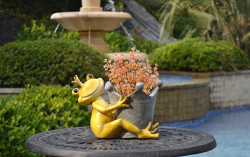 Crown Frog Resin Flower Pot Animal Sculpture Decoration Desktop Flower Arrangement Container Garden Micro Landscape Potted