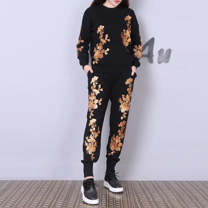 

2019 Autumn Winter Fashion Elegant Luxury bead Knitted Haren pants Suits Casual 2 Piece Set Women Pullover Sweater Pants Sets