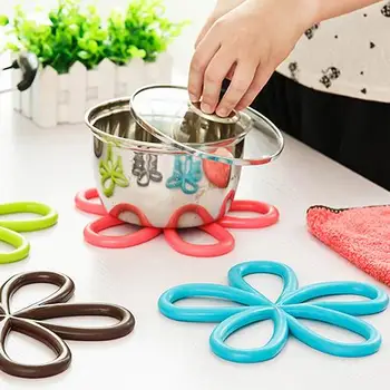 

New Flower Shape PVC Anti-Slip Table Insulation Mat Heat Pad Kitchen Placemats Dining Table Placemat Kitchen Accessories Mat