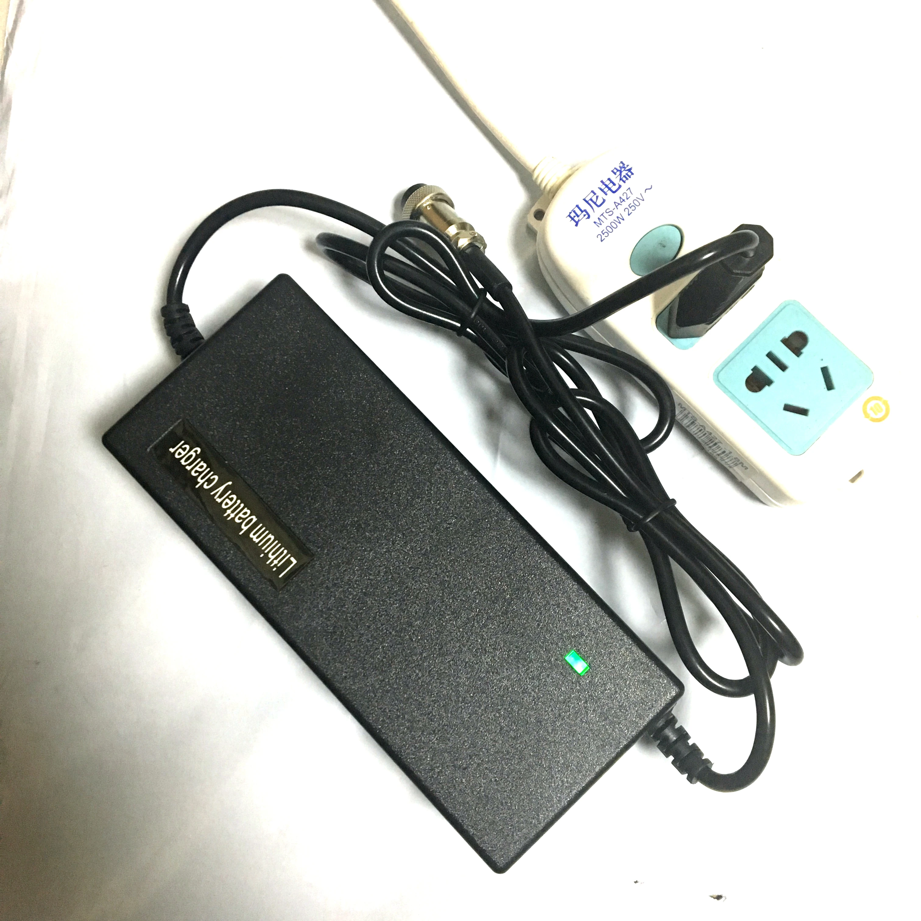 수레 자기 균형 외발 자전거 스케이트 보드 용 67.2V 2A 리튬 배터리 충전기 XLR 3 핀 12mm DC가있는 60V 10AH 12AH 20AH