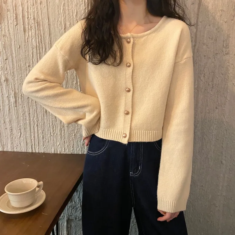 

Photo Shoot 2020 New Style Korean-style Early Autumn Graceful zhen zhu kou Gentle Versatile Short Knitted Cardigan Tops Women