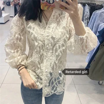 

2020 Spring and Summer Office Lady Blouse Loose-Fit Elegant Puff Sleeve Lace Blouse Lace V-Neck Floral Blouse