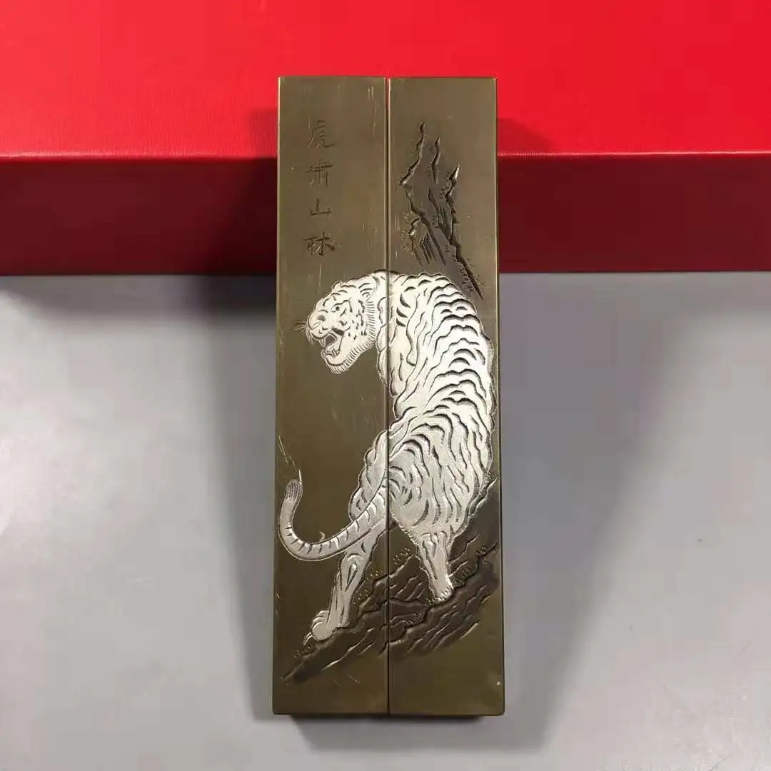 

Collection Brass Carving Zodiac Animal Tiger King Paper Weight Protecting Safe Blessing Home Fengshui Decoration