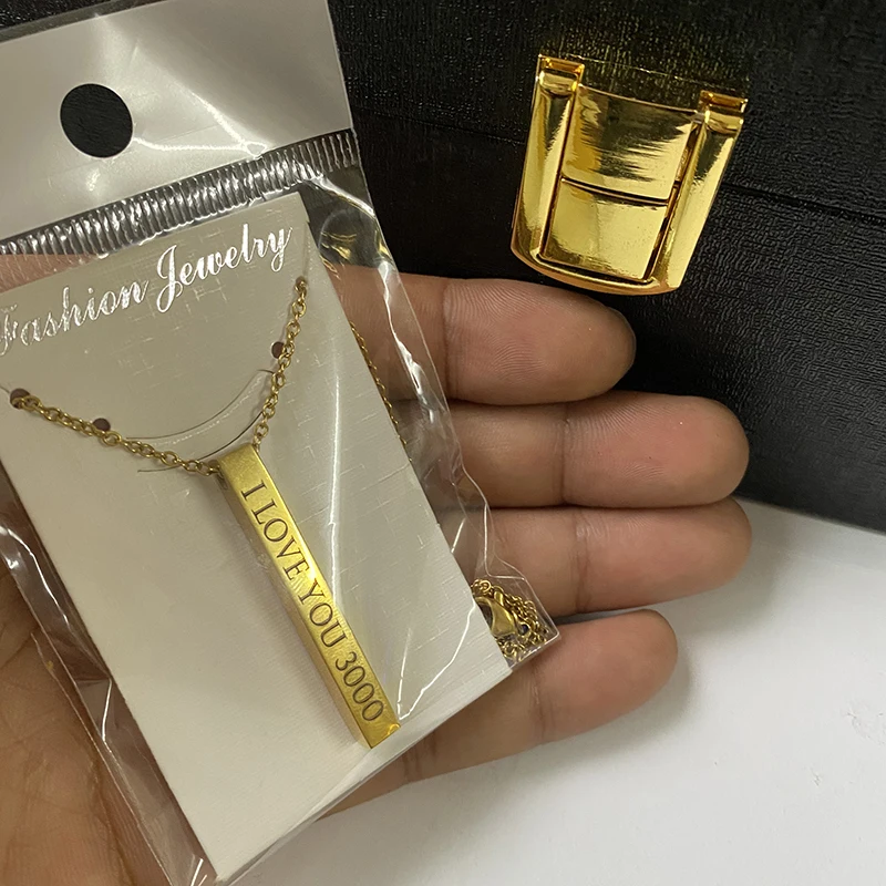 Four Sides Engraving Pendant Necklace 