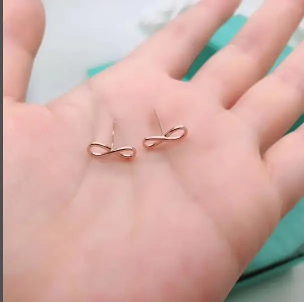 

TSHOU266 Love Titanium Steel Necklace Women Short Clavicle Chain Eight Character Stud Earrings Set