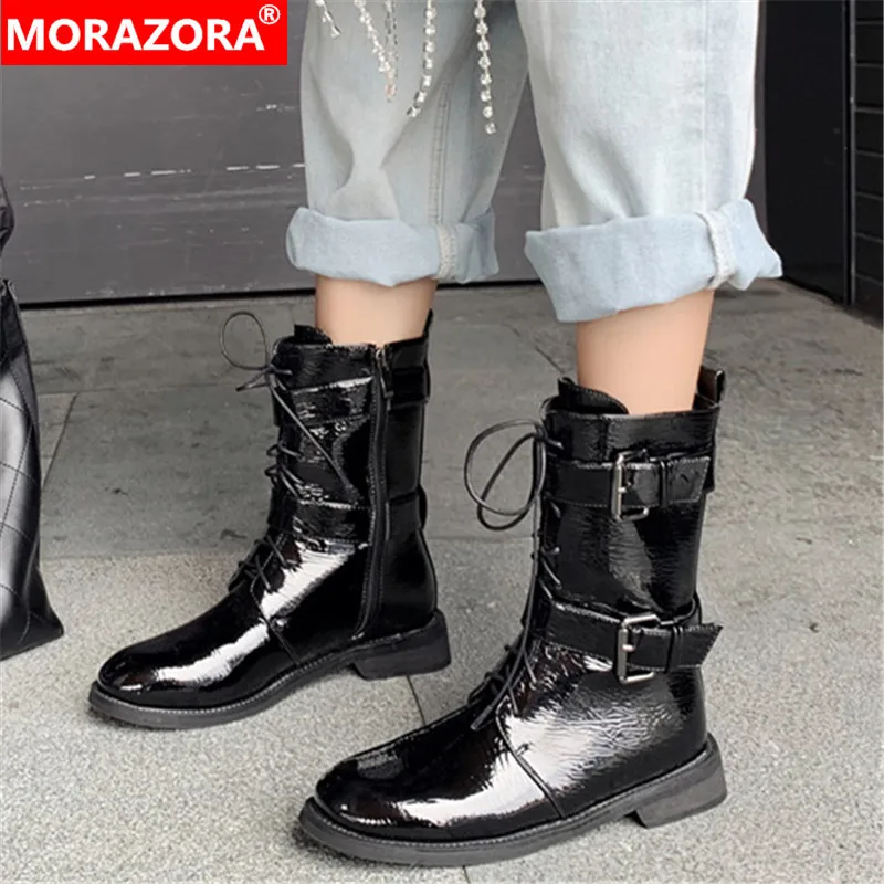 MORAZORA/ г., новые модные ботильоны женская обувь из лакированной кожи на плоской подошве осенне-зимние женские полусапожки в стиле панк на шнуровке с пряжкой