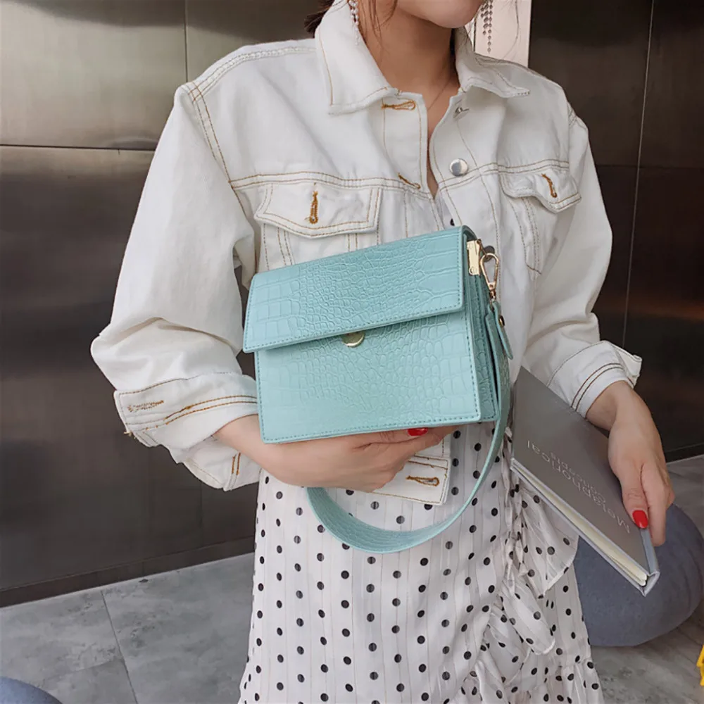 LJF90524139_0207514372061589941