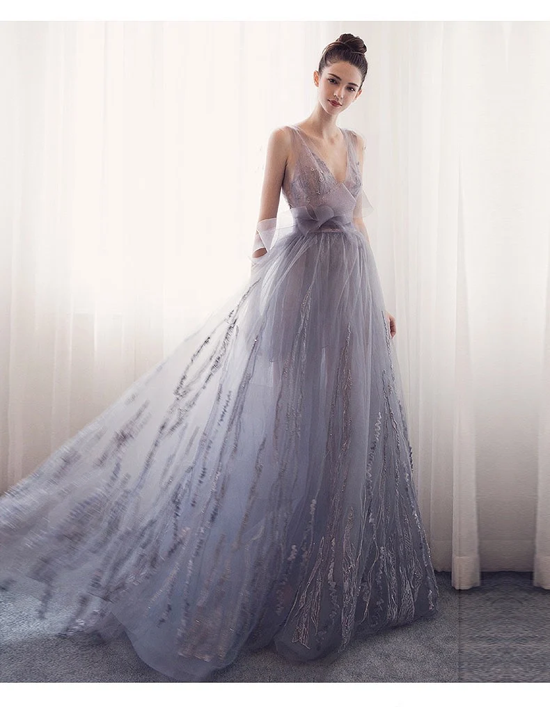

2021 Sexy Gray Backless Long Prom Dress Sleeveless V-Neck A-line Elegant Lace Formal Occasion Wedding Party Guests Evening Gowns