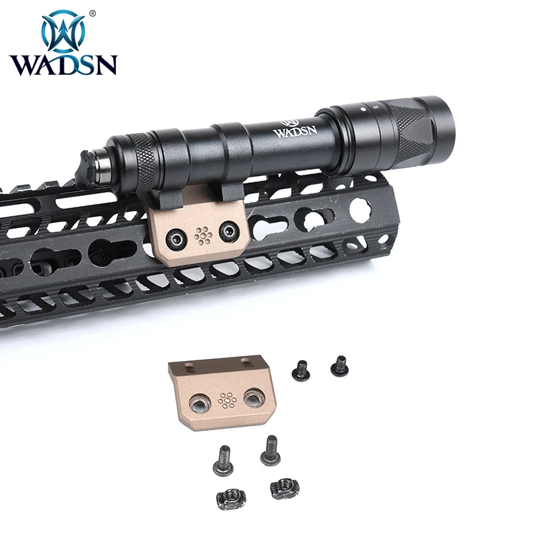 WADSN Tactical M-LOK/KEYMOD Offset M300 M600 Flashlight Mount Hunting Scout Light Base Fit Picatinny Weaver Rail Mount WD02004