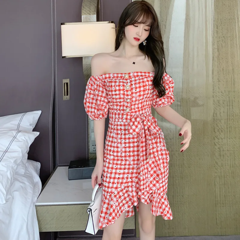 Summer 2020 new sweet girl off shoulder bubble sleeve Little Daisy embroidered fishtail dress 4028 | Женская одежда