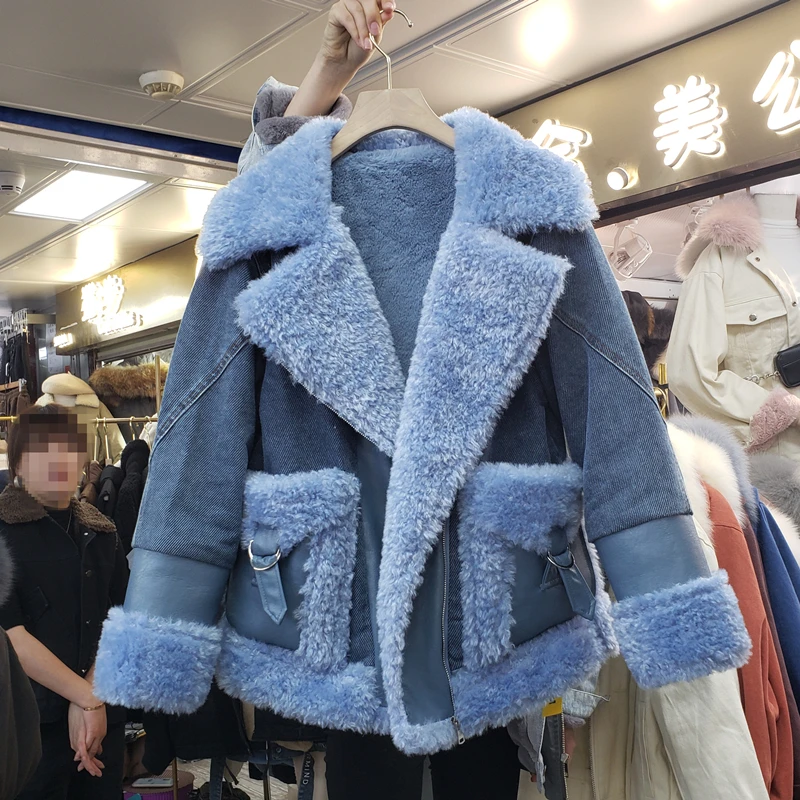 Новинка Осень/Зима Европейская мода свободное комбинированное джинсовое плюшевое меховое пальто для женщин Толстая овечья шерсть стеганая куртка теплые парки - Цвет: Синий