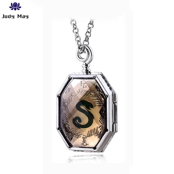 

Retro Style HP Slytherin Horcrux Necklace Women Men Slytherin Locket Glass Glazed Necklace Pendant Movie Jewelry For Woman GIft